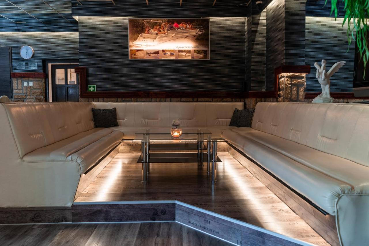 Club Hotel Pegasus Tiszaug エクステリア 写真